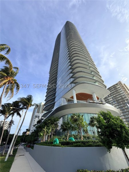 175 SE 25th Rd #902 Miami, FL 33129