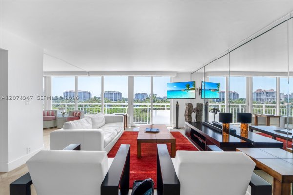400 S Pointe Dr #505 Miami Beach, FL 33139