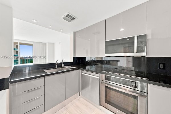 2101 Brickell Ave #3107 Miami, FL 33129