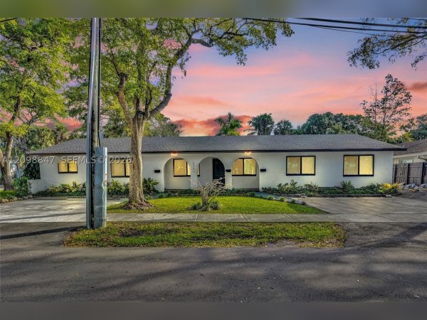 2300 SW 18th Ter Fort Lauderdale, FL 33315