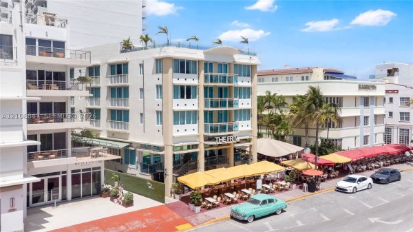 524 Ocean Dr Miami Beach, FL 33139