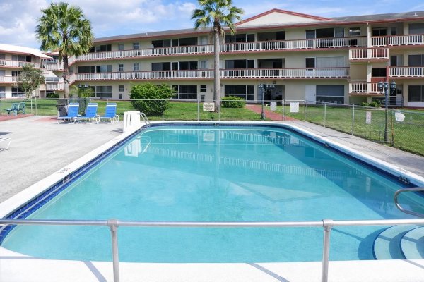 5300 Washington #107D Hollywood, FL 33021