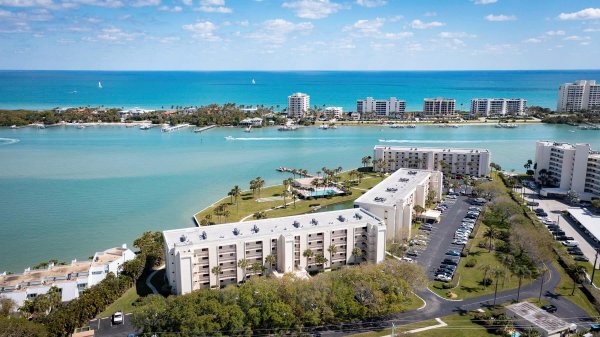 300 Intracoastal Pl #203 Tequesta, FL 33469