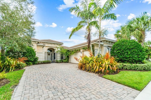 114 Carmela Ct Jupiter, FL 33478