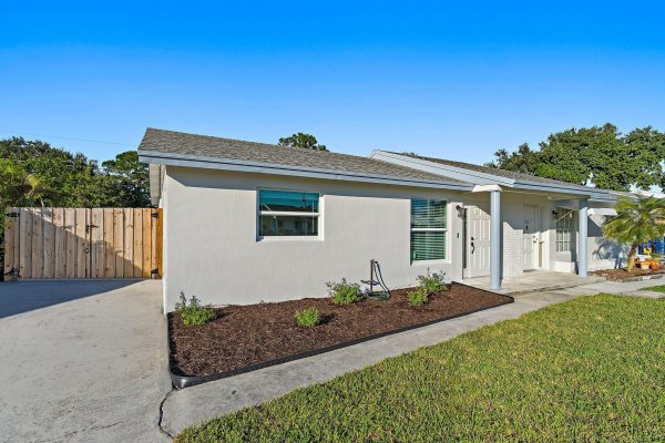 1015 Riverwood Ln Jupiter, FL 33458