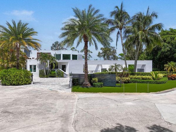 10561 SE Le Parc Jupiter, FL 33469