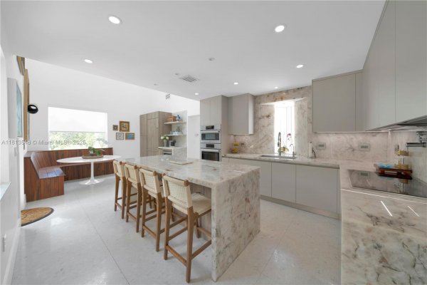 6320 Dolphin Dr Coral Gables, FL 33158 6320 Dolphin Dr Coral Gables, FL 33158