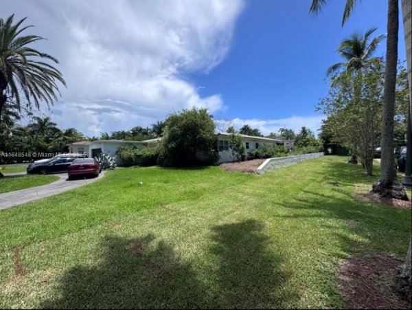 201 Golden Bch Dr Golden Beach, FL 33160