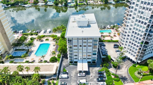 5640 Collins Ave #6B Miami Beach, FL 33140