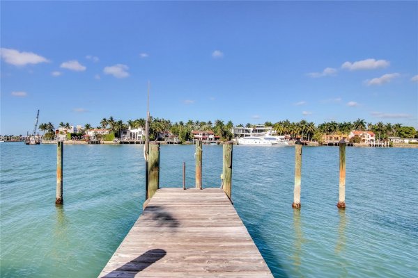 257 N Coconut Ln Miami Beach, FL 33139