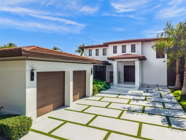 710 S Shore Dr Miami Beach, FL 33141