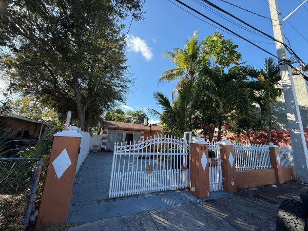 110 NW 52nd St Miami, FL 33127