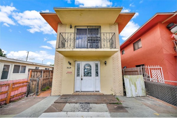 2614 W 8th Ct Hialeah, FL 33010