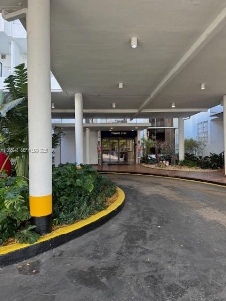 2750 NE 183rd St #1012 Aventura, FL 33160