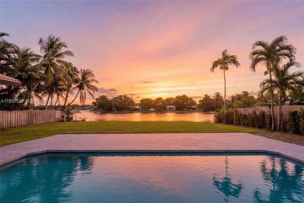 18735 NE 18th Ave Miami, FL 33179