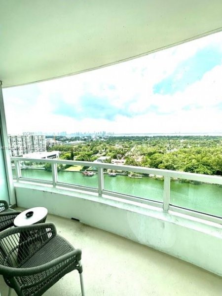4401 Collins Ave #1817 Miami Beach, FL 33140