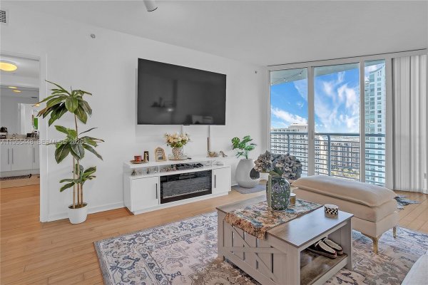 325 S Biscayne Bl #3117 Miami, FL 33131