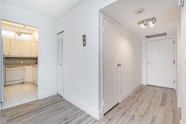 3625 N Country Clb Dr #901 Aventura, FL 33180