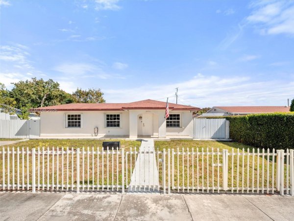 16321 SW 102nd Pl Miami, FL 33157