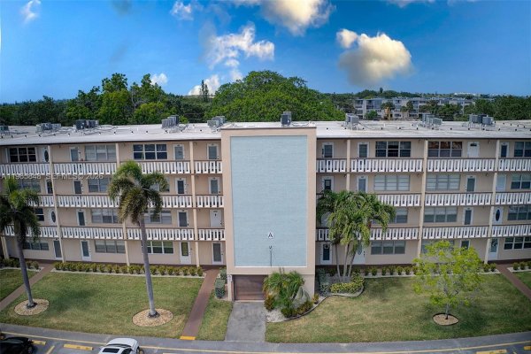 408 Southampton A #408 West Palm Beach, FL 33417