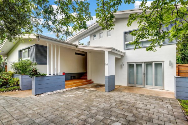 84 Bay Ht Dr Miami, FL 33133
