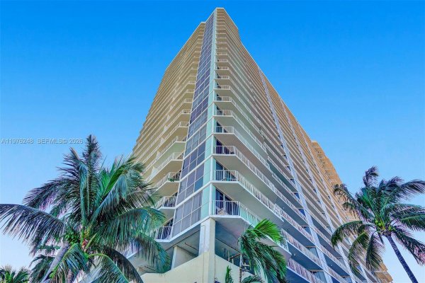 7601 E Treasure Dr #2205 North Bay Village, FL 33141