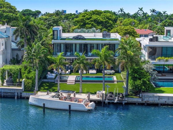 5501 Pine Tree Dr Miami Beach, FL 33140