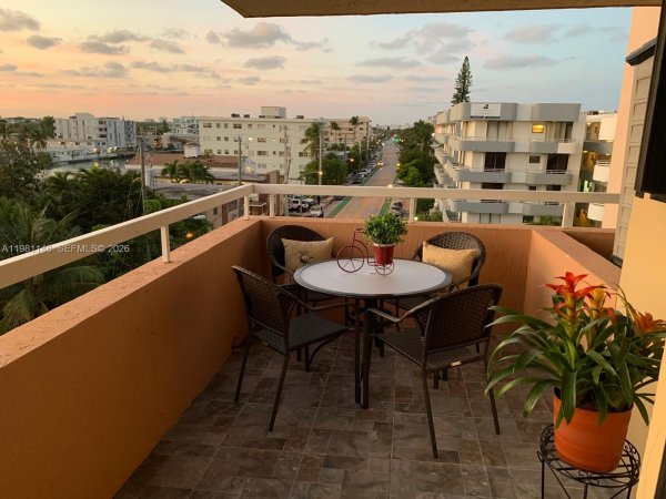8101 Byron Ave #509 Miami Beach, FL 33141