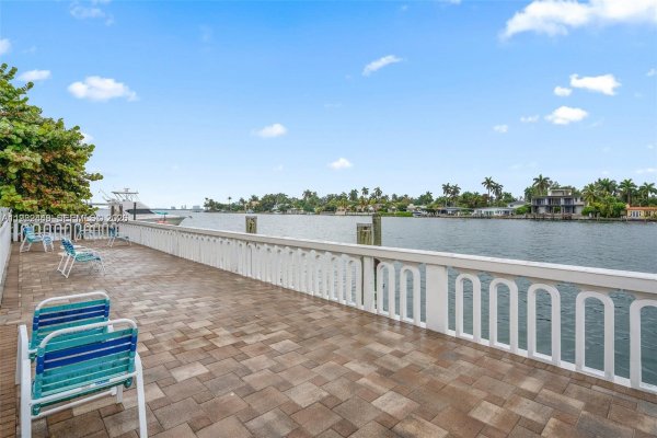 1455 N Treasure Dr #5E North Bay Village, FL 33141