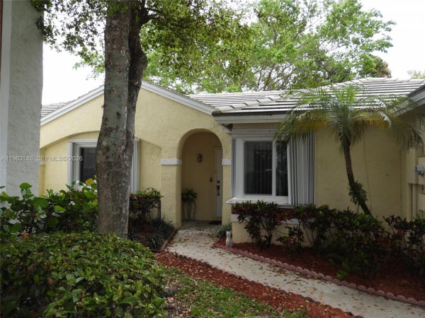 828 NW 99th Ave Plantation, FL 33324
