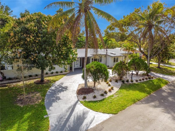 8220 SW 133rd St Pinecrest, FL 33156