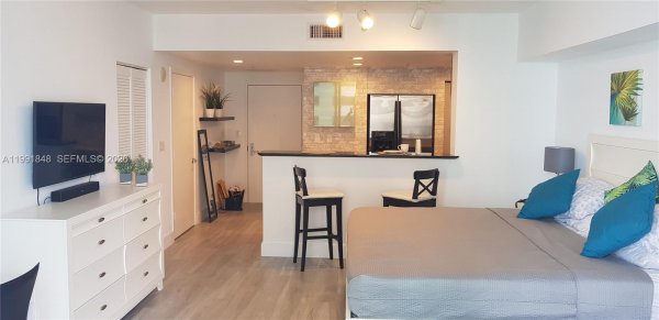 335 S Biscayne Blvd #1706 Miami, FL 33131