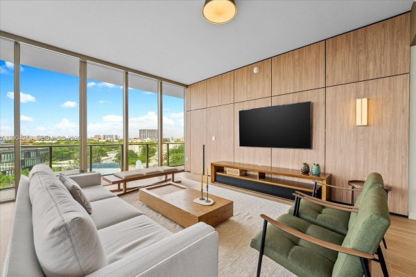 2678 Tigertail Ave #701 Miami, FL 33133