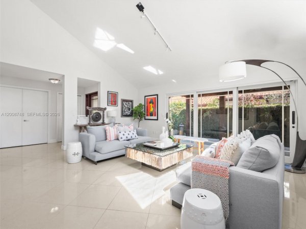 8889 SW 78th Ct Miami, FL 33156