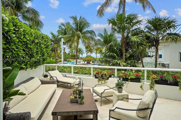 50 S Pointe Dr #TWN1 Miami Beach, FL 33139
