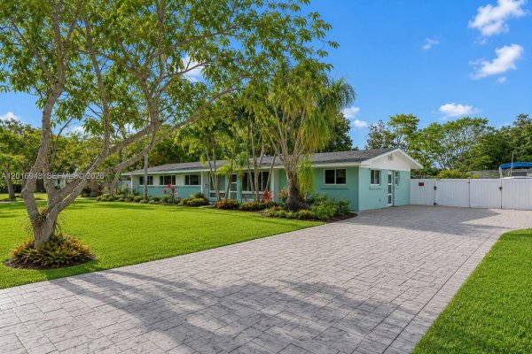 9340 SW 178th St Palmetto Bay, FL 33157