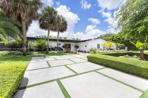 8200 SW 102nd St Miami, FL 33156