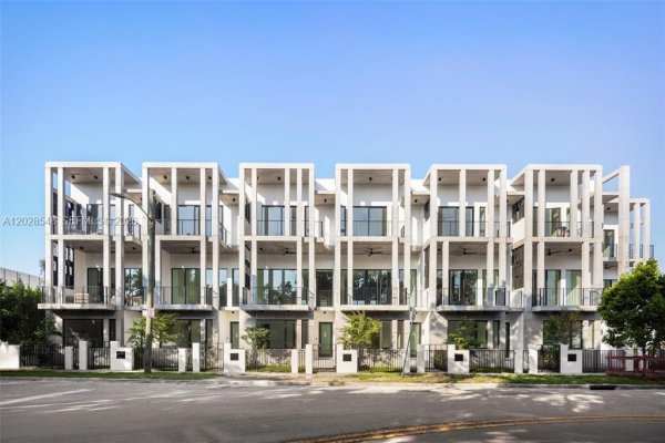 92 Sw 28th Rd #4 Miami, FL 33129