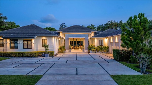 7830 SW 117th St Pinecrest, FL 33156