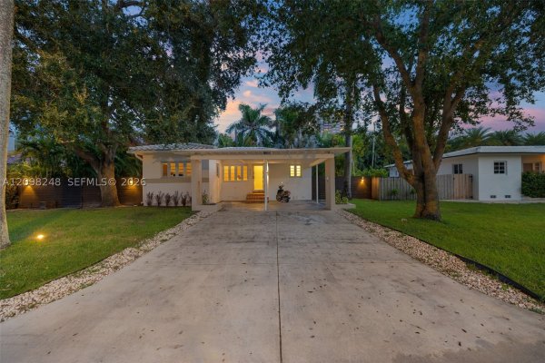 830 NE 72nd St Miami, FL 33138