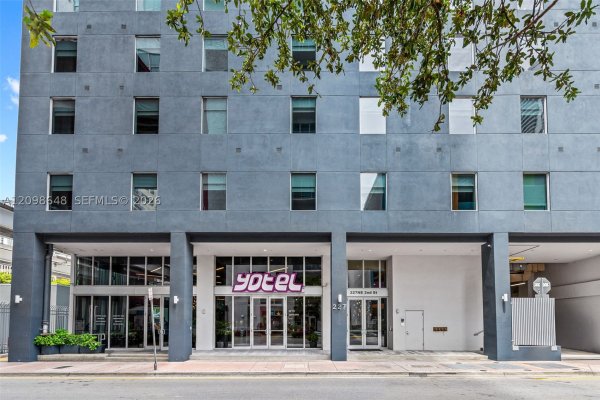 227 NE 2nd St #3106 Miami, FL 33132