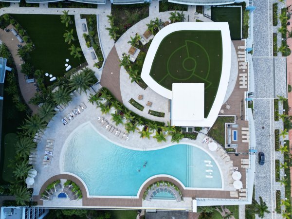 220 Lake Shr #1908 Lake Park, FL 33403