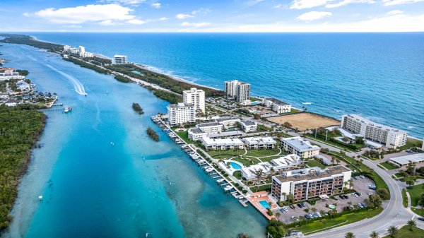 225 Beach Rd #102 Tequesta, FL 33469