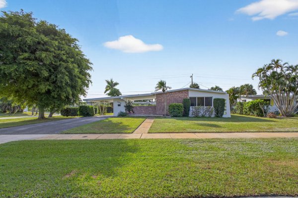 726 Flamingo Way North Palm Beach, FL 33408