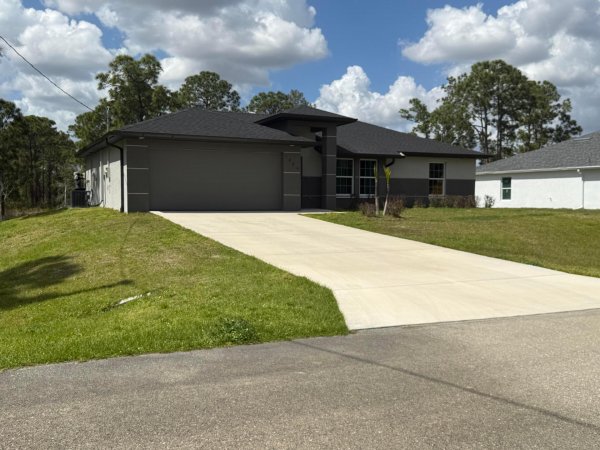 1046 Cheney Lehigh Acres, FL 33974