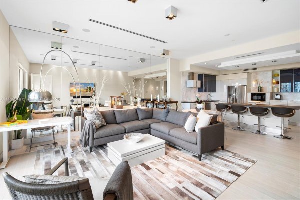 Undisclosed Address Miami Beach, FL 33139