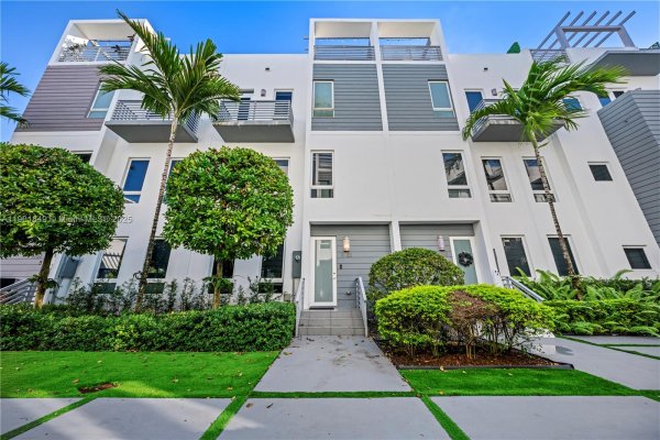 9153 NW 33rd St Doral, FL 33172