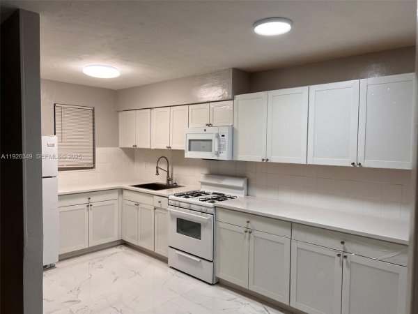 4300 SW 67th Ave #21 Miami, FL 33155