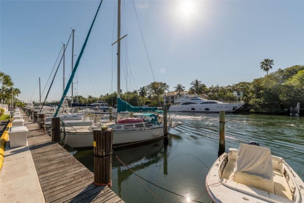 100 Edgewater Dr #204 Coral Gables, FL 33133