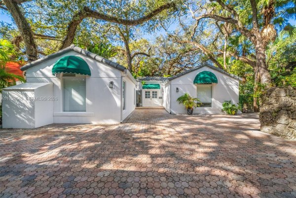 3700 Justison Rd Miami, FL 33133